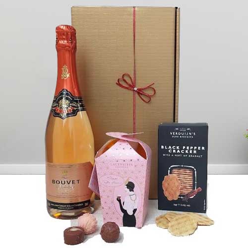 - Valentine's Day Gift Hamper For Wife