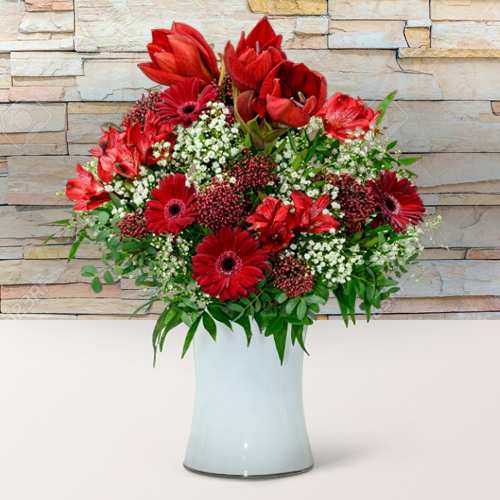 - Seasonal Christmas Flower Bouquets For Gifting